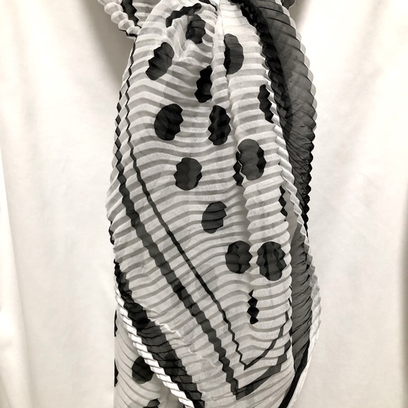 Polka dot scarf - Picture 5 of 5